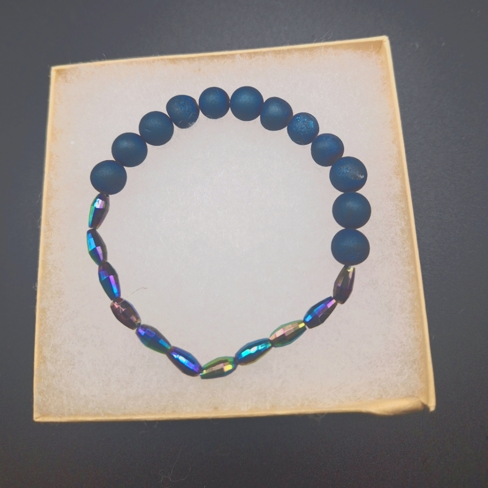 Pretty Hand beaded Stretch Bracelet